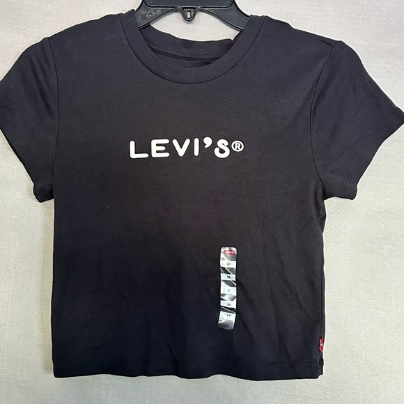 Levi's Tops - NWT! LEVI’S CROP T SHIRT